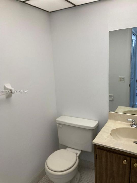 Recently Rented: $1,450 (1 beds, 1 baths, 705 Square Feet)