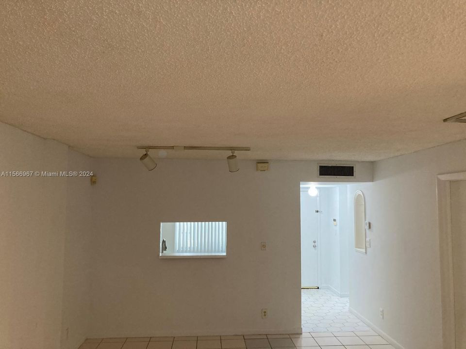 Recently Rented: $1,450 (1 beds, 1 baths, 705 Square Feet)