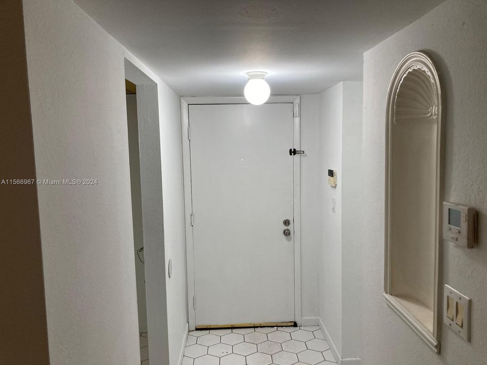 Recently Rented: $1,450 (1 beds, 1 baths, 705 Square Feet)