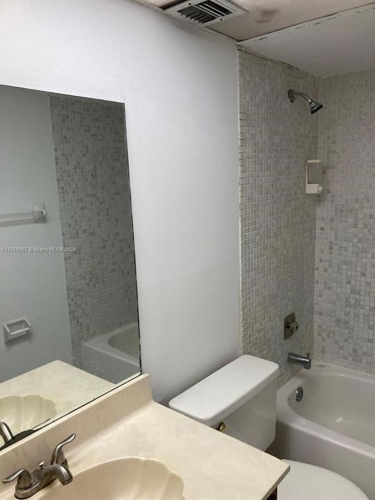 Recently Rented: $1,450 (1 beds, 1 baths, 705 Square Feet)