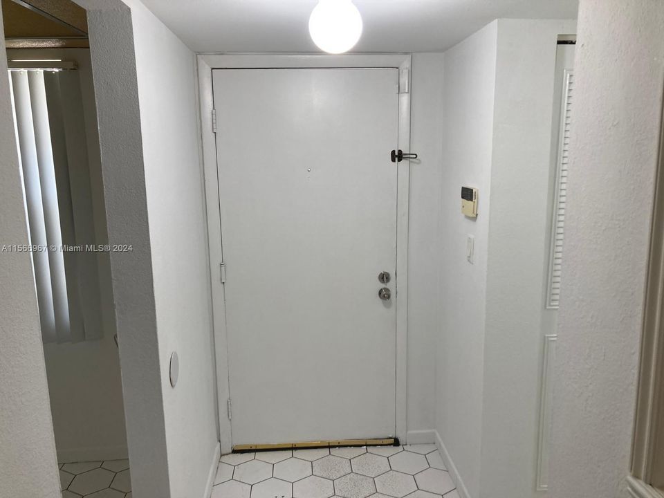 Recently Rented: $1,450 (1 beds, 1 baths, 705 Square Feet)