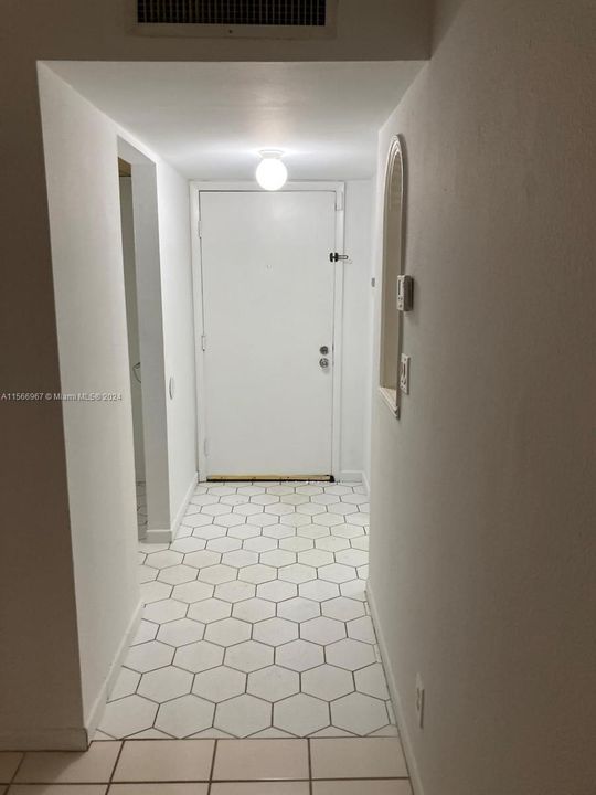 Recently Rented: $1,450 (1 beds, 1 baths, 705 Square Feet)