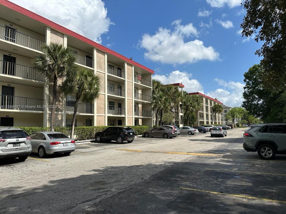 Recently Rented: $1,450 (1 beds, 1 baths, 705 Square Feet)