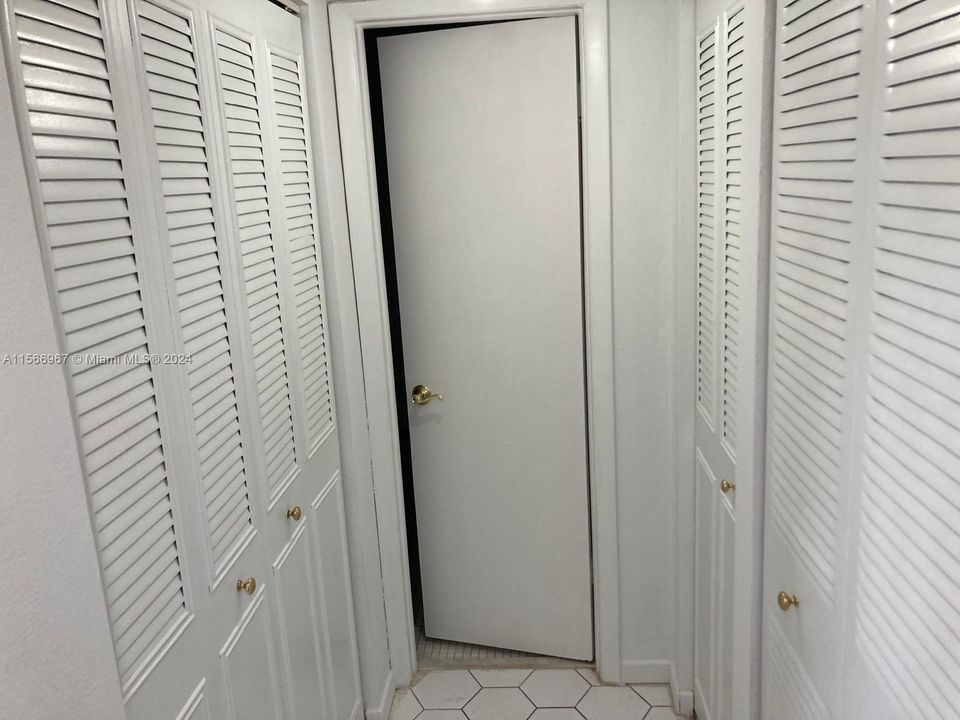 Recently Rented: $1,450 (1 beds, 1 baths, 705 Square Feet)