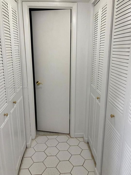 Recently Rented: $1,450 (1 beds, 1 baths, 705 Square Feet)