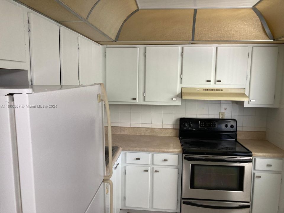 Recently Rented: $1,450 (1 beds, 1 baths, 705 Square Feet)