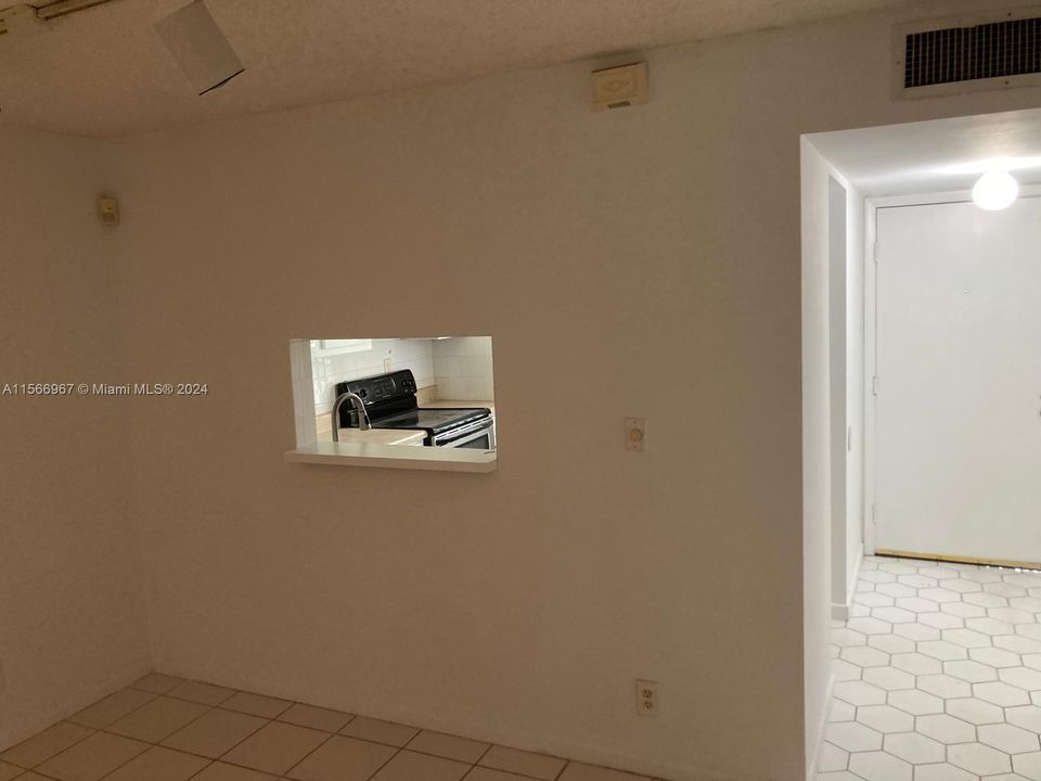 Recently Rented: $1,450 (1 beds, 1 baths, 705 Square Feet)