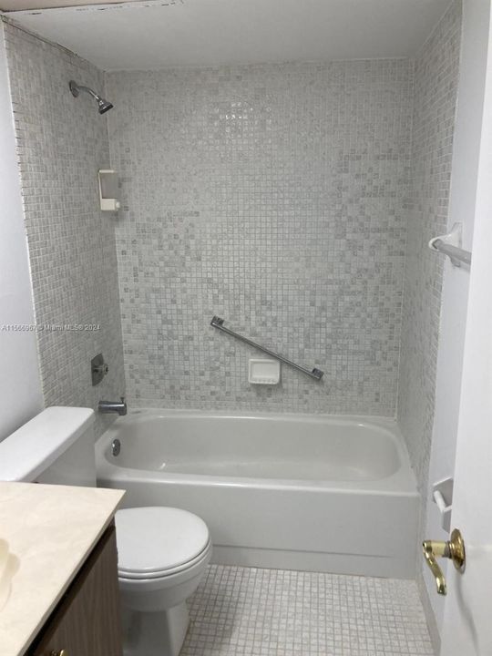 Recently Rented: $1,450 (1 beds, 1 baths, 705 Square Feet)