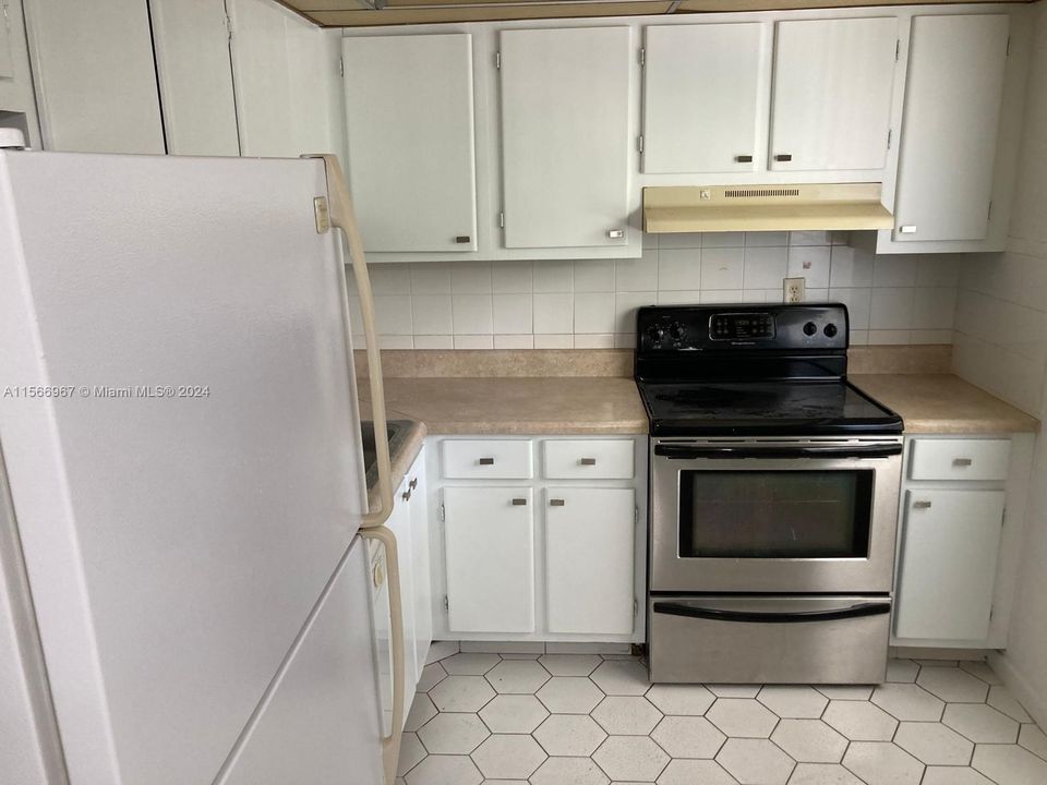 Recently Rented: $1,450 (1 beds, 1 baths, 705 Square Feet)