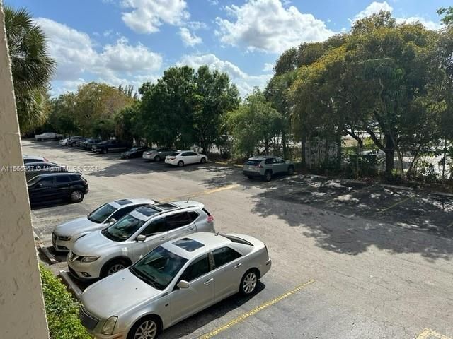 Recently Rented: $1,450 (1 beds, 1 baths, 705 Square Feet)