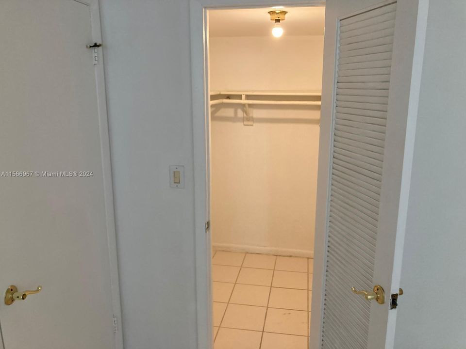 Recently Rented: $1,450 (1 beds, 1 baths, 705 Square Feet)