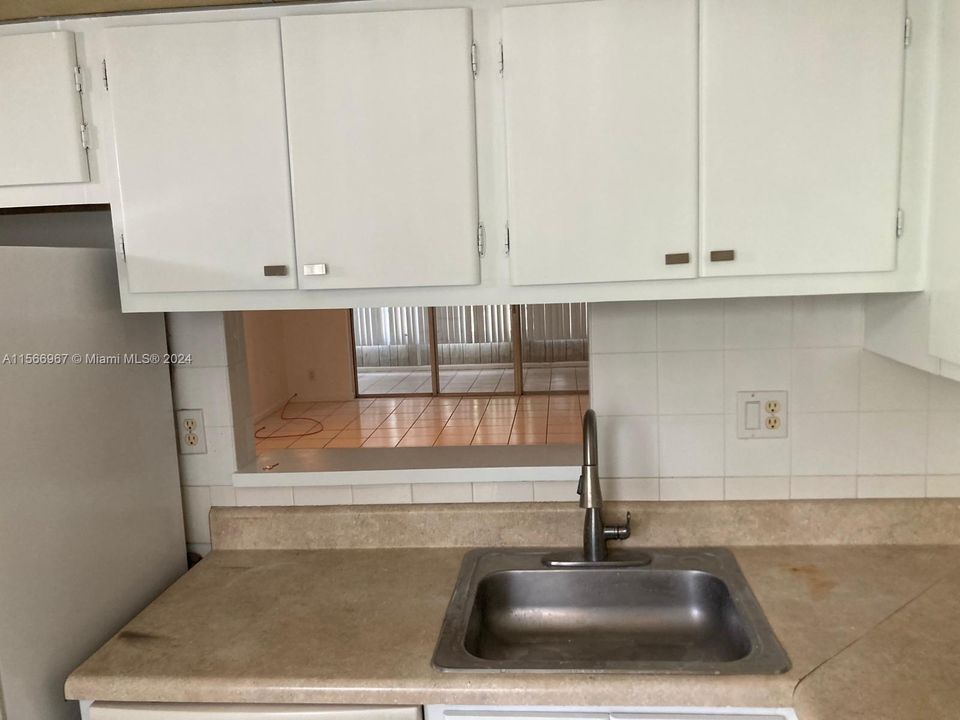 Recently Rented: $1,450 (1 beds, 1 baths, 705 Square Feet)