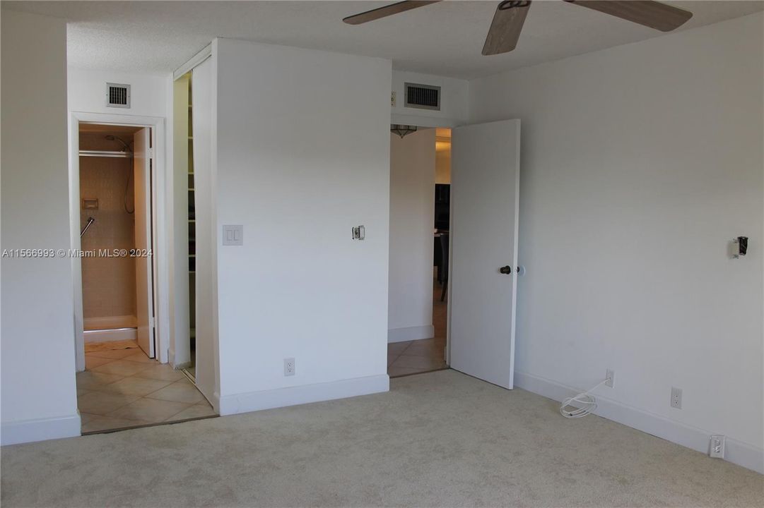 For Sale: $249,900 (2 beds, 2 baths, 970 Square Feet)