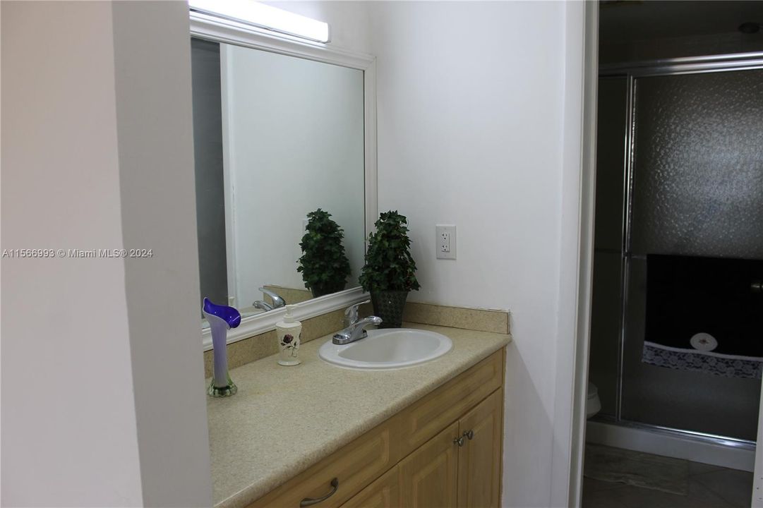 For Sale: $249,900 (2 beds, 2 baths, 970 Square Feet)