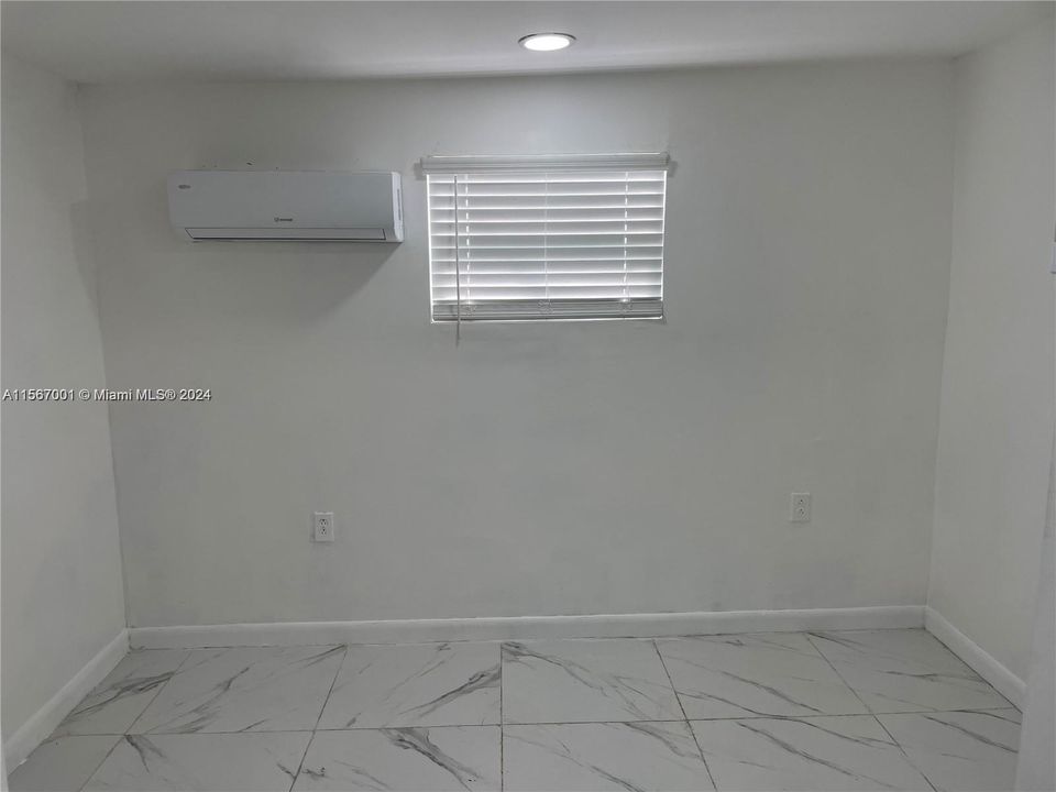 For Rent: $1,200 (1 beds, 1 baths, 1528 Square Feet)