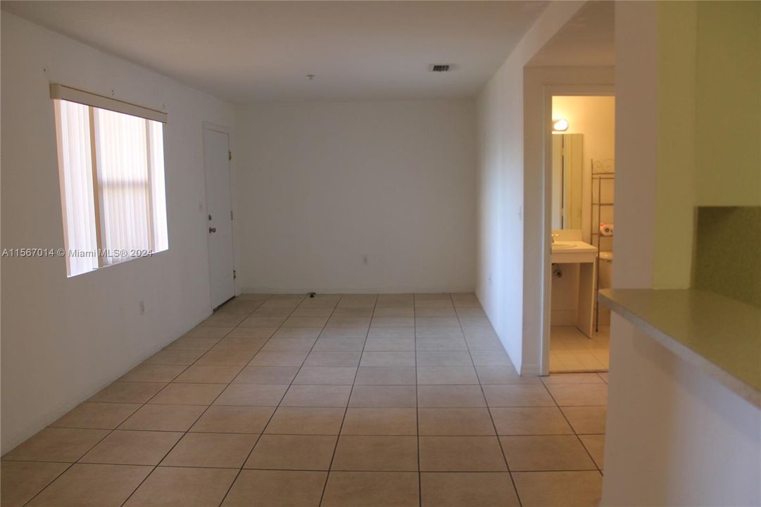 For Sale: $340,000 (2 beds, 2 baths, 1043 Square Feet)