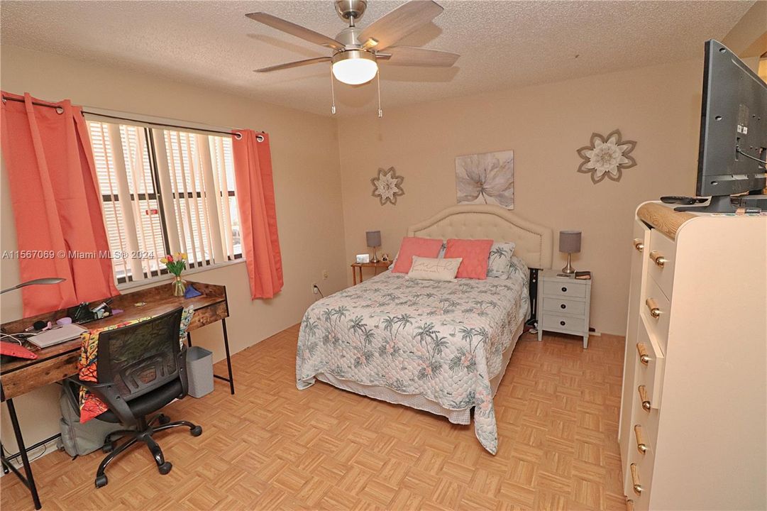 Recently Sold: $455,000 (3 beds, 2 baths, 1672 Square Feet)