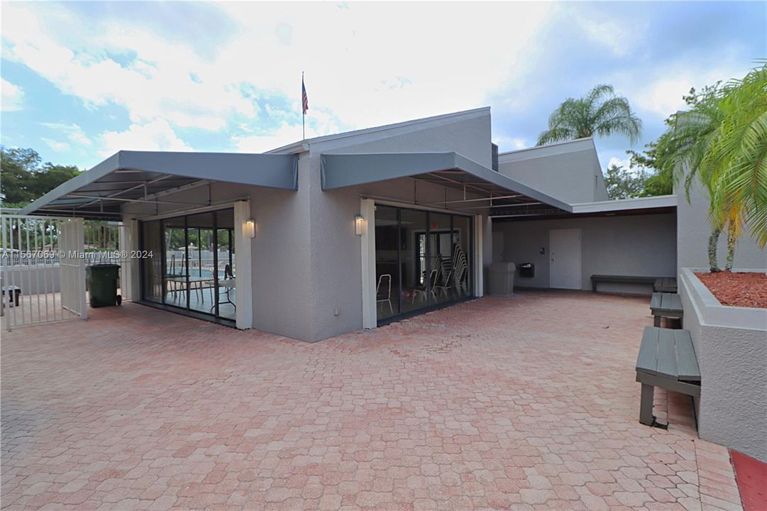 Recently Sold: $455,000 (3 beds, 2 baths, 1672 Square Feet)