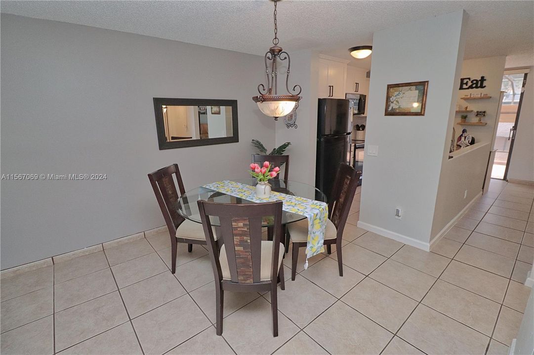 Recently Sold: $455,000 (3 beds, 2 baths, 1672 Square Feet)