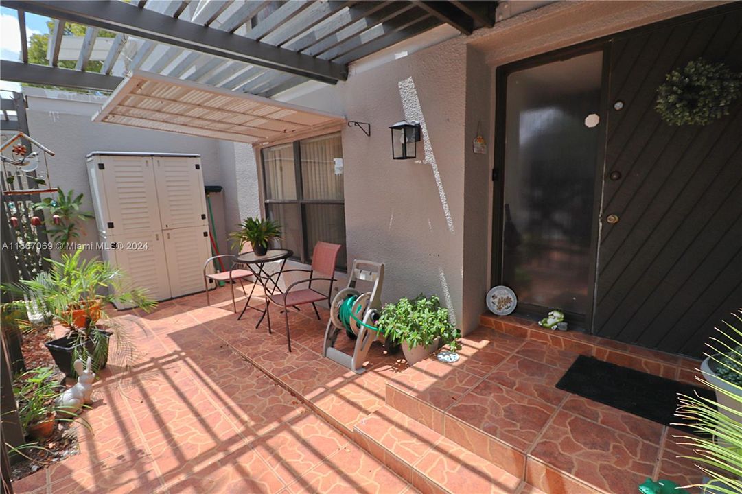 Recently Sold: $455,000 (3 beds, 2 baths, 1672 Square Feet)