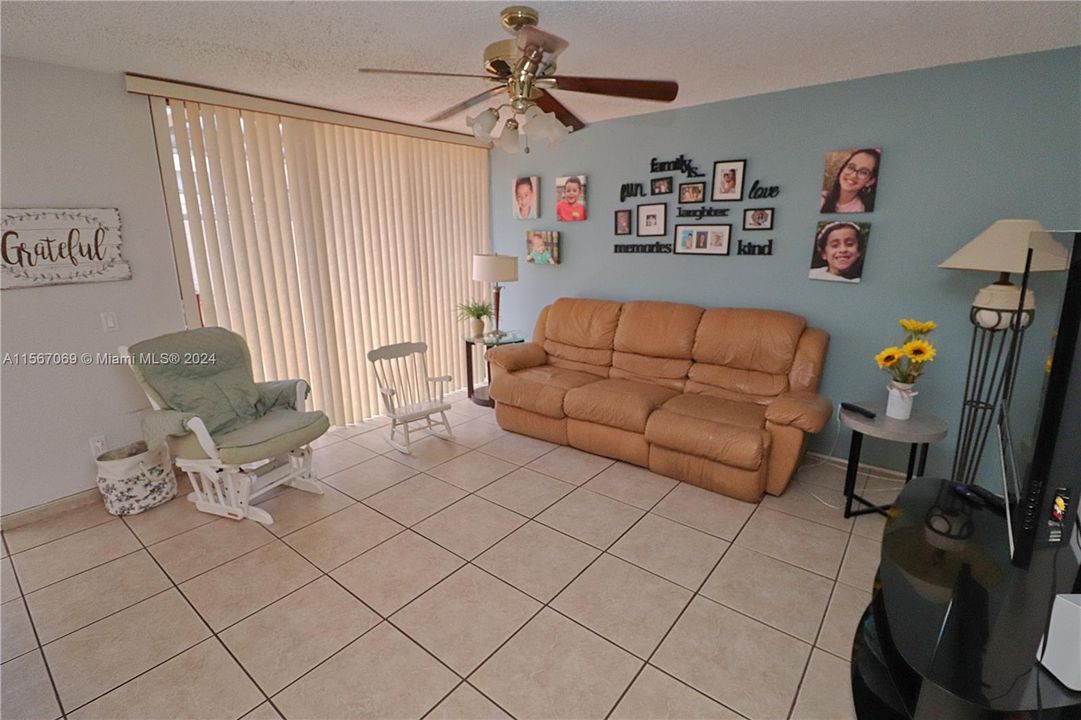 Recently Sold: $455,000 (3 beds, 2 baths, 1672 Square Feet)