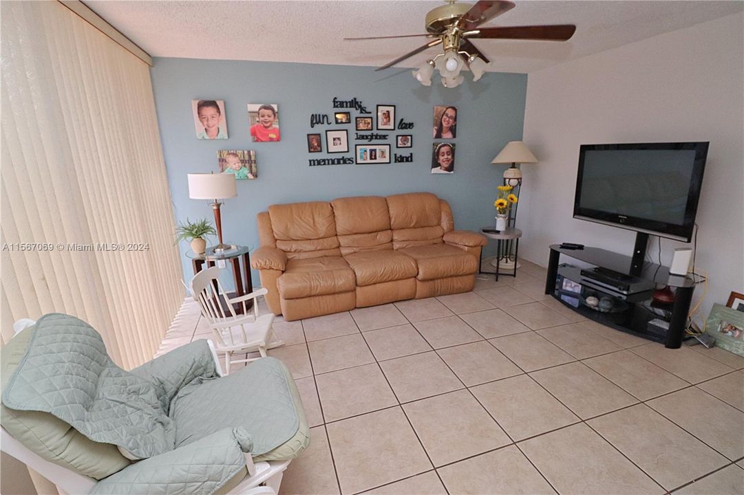 Recently Sold: $455,000 (3 beds, 2 baths, 1672 Square Feet)