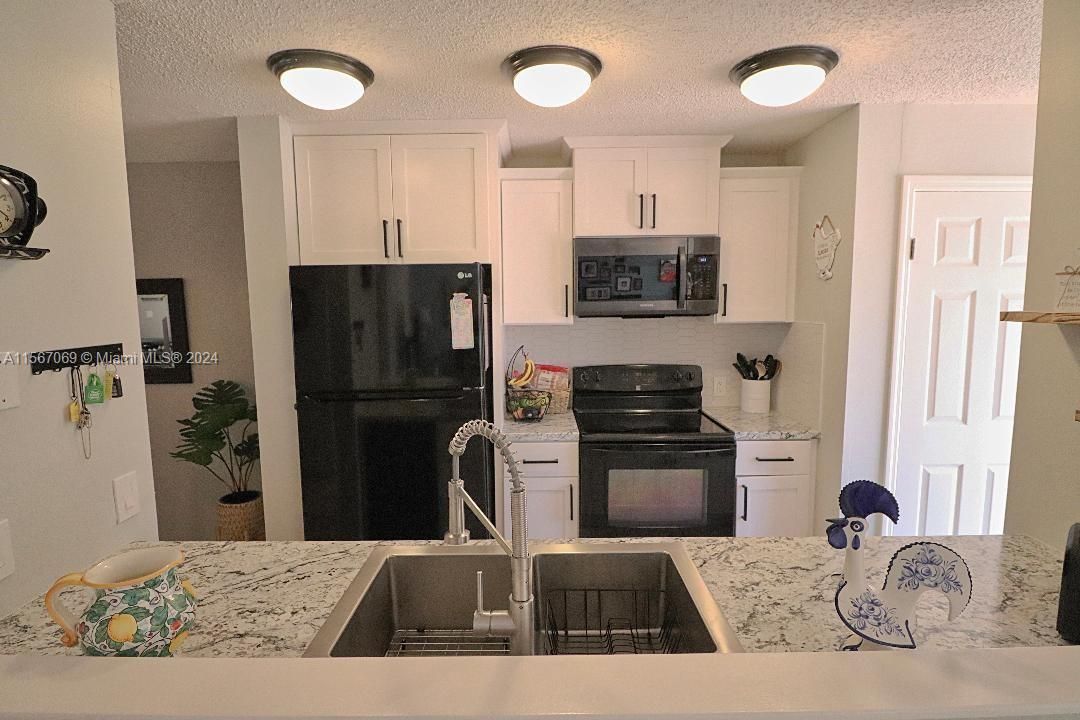 Recently Sold: $455,000 (3 beds, 2 baths, 1672 Square Feet)