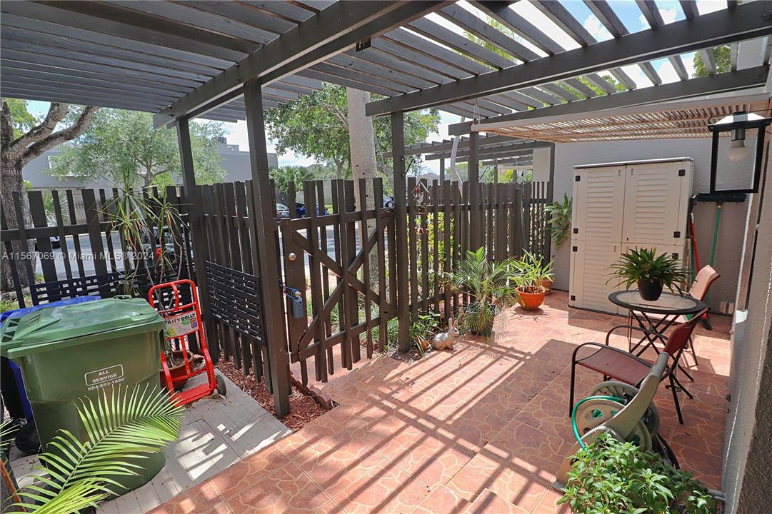 Recently Sold: $455,000 (3 beds, 2 baths, 1672 Square Feet)