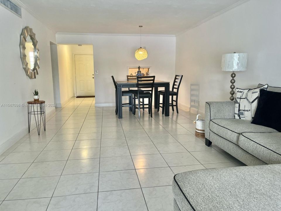 Active With Contract: $215,000 (2 beds, 2 baths, 1040 Square Feet)