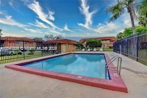 For Sale: $283,900 (2 beds, 2 baths, 812 Square Feet)