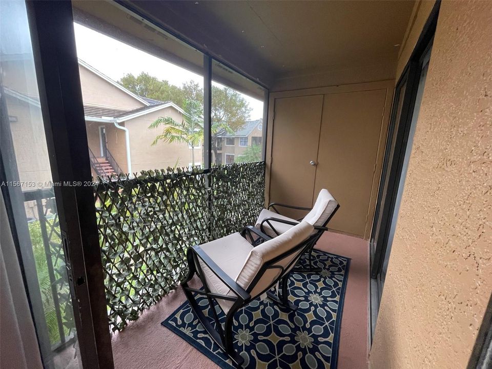 Active With Contract: $2,100 (1 beds, 1 baths, 651 Square Feet)