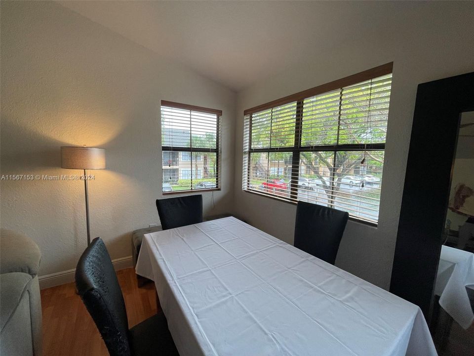 Active With Contract: $2,100 (1 beds, 1 baths, 651 Square Feet)