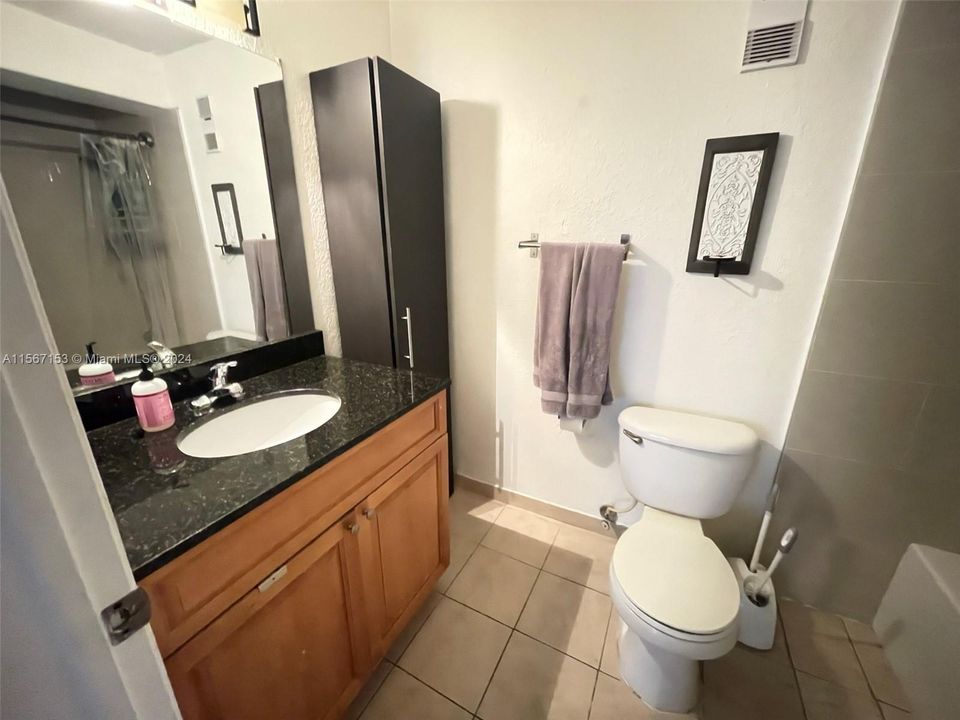 Active With Contract: $2,100 (1 beds, 1 baths, 651 Square Feet)