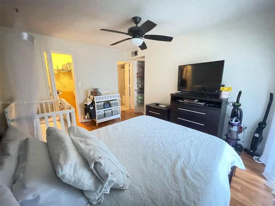 Active With Contract: $2,100 (1 beds, 1 baths, 651 Square Feet)