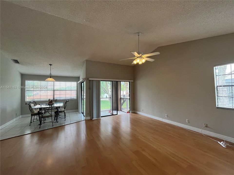 For Sale: $366,000 (3 beds, 2 baths, 1600 Square Feet)