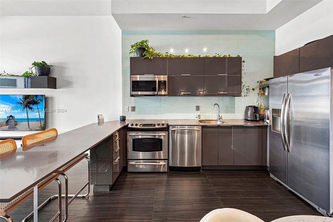For Sale: $1,300,000 (1 beds, 1 baths, 966 Square Feet)