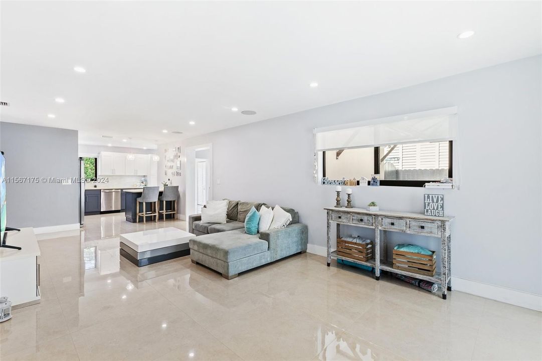 Recently Sold: $1,275,000 (4 beds, 2 baths, 1606 Square Feet)