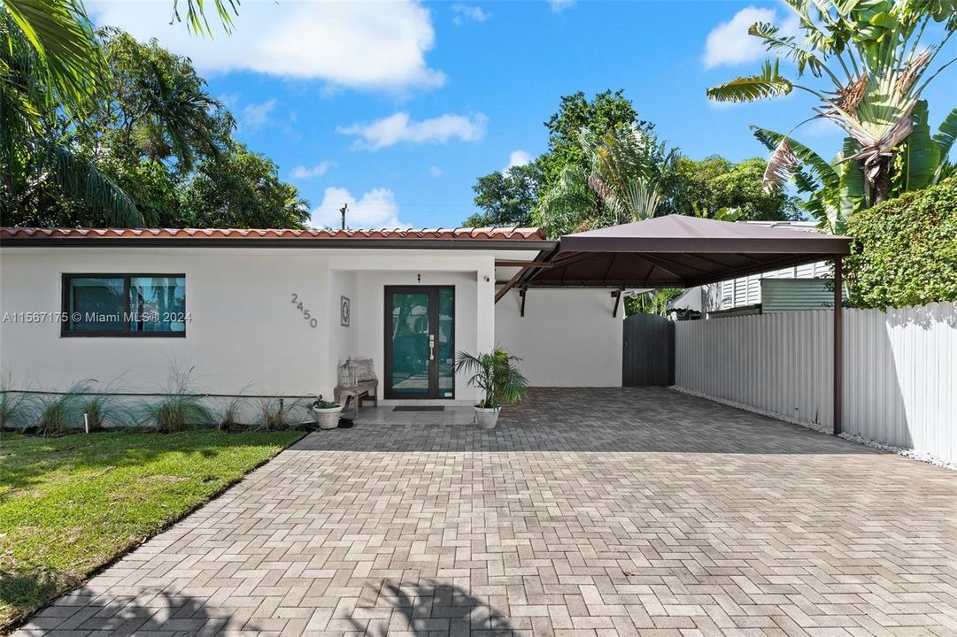 Recently Sold: $1,275,000 (4 beds, 2 baths, 1606 Square Feet)