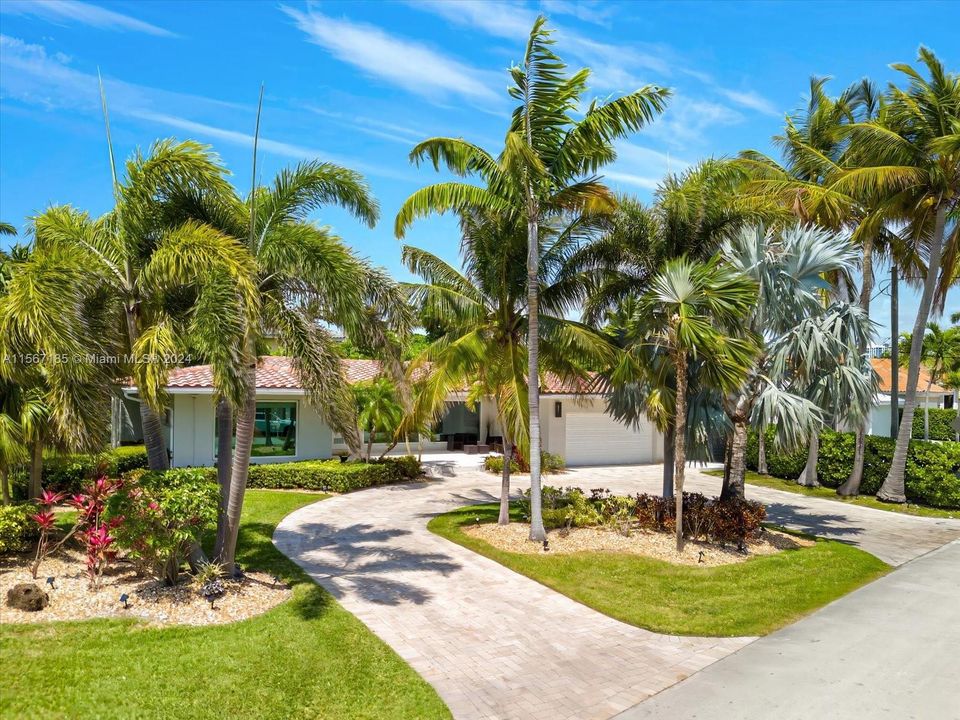 Active With Contract: $2,650,000 (4 beds, 3 baths, 2110 Square Feet)