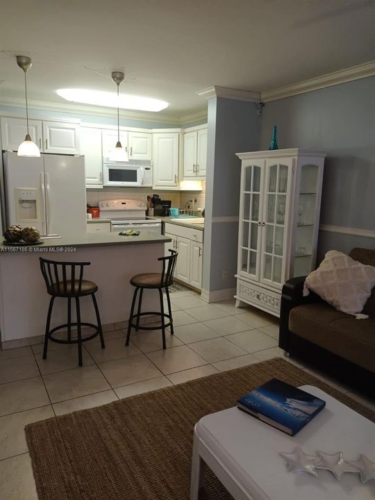 For Sale: $229,000 (2 beds, 2 baths, 800 Square Feet)