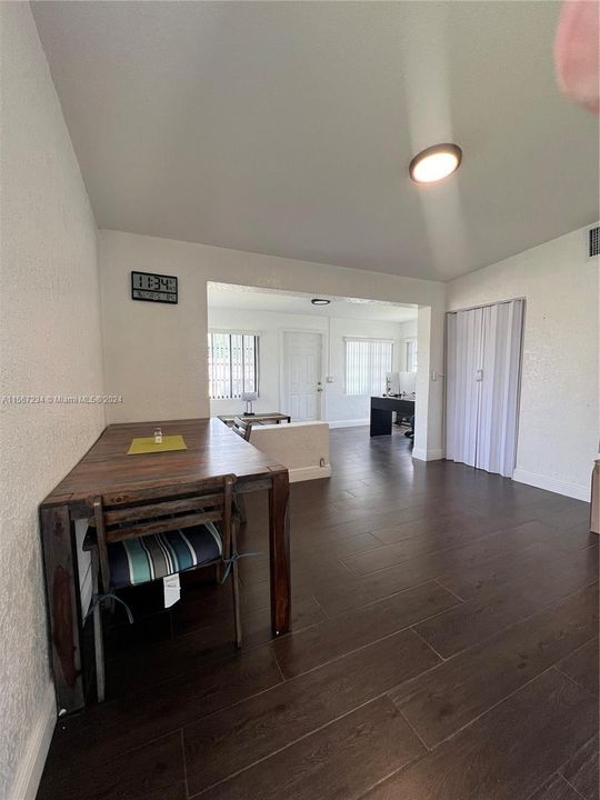 Active With Contract: $359,999 (2 beds, 1 baths, 774 Square Feet)