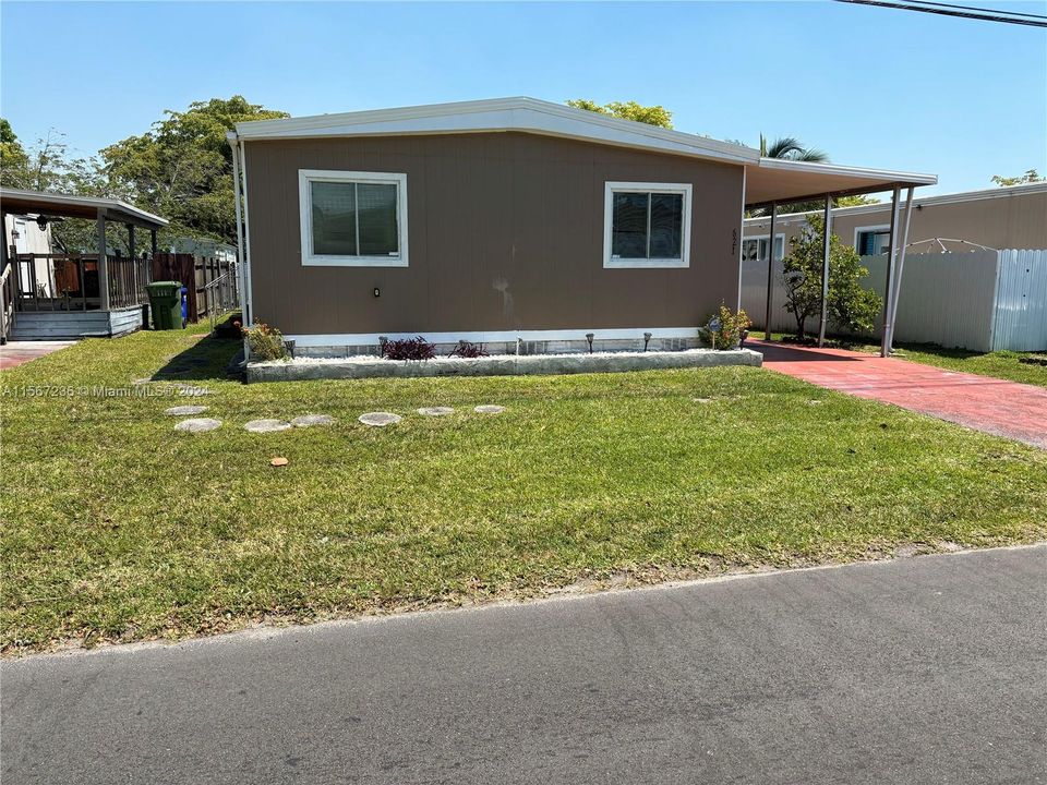 Active With Contract: $275,000 (3 beds, 2 baths, 1374 Square Feet)