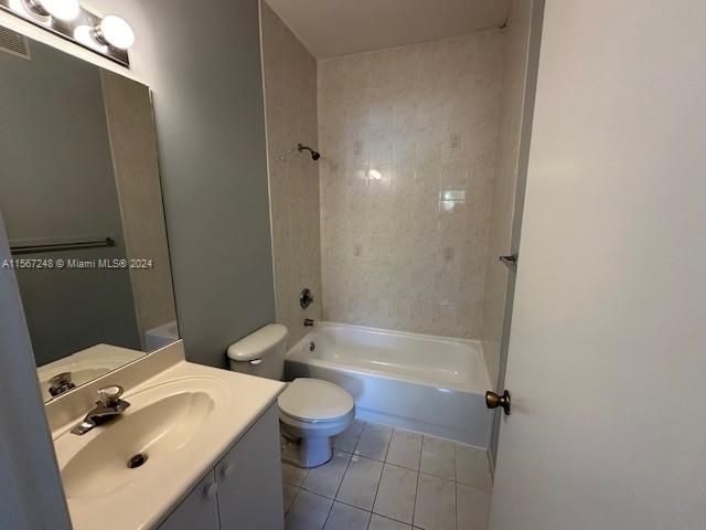 Active With Contract: $2,580 (2 beds, 2 baths, 980 Square Feet)