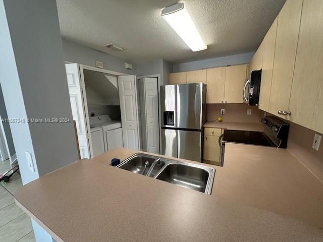 For Rent: $2,680 (2 beds, 2 baths, 980 Square Feet)