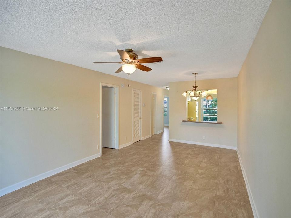 For Sale: $179,000 (2 beds, 1 baths, 938 Square Feet)