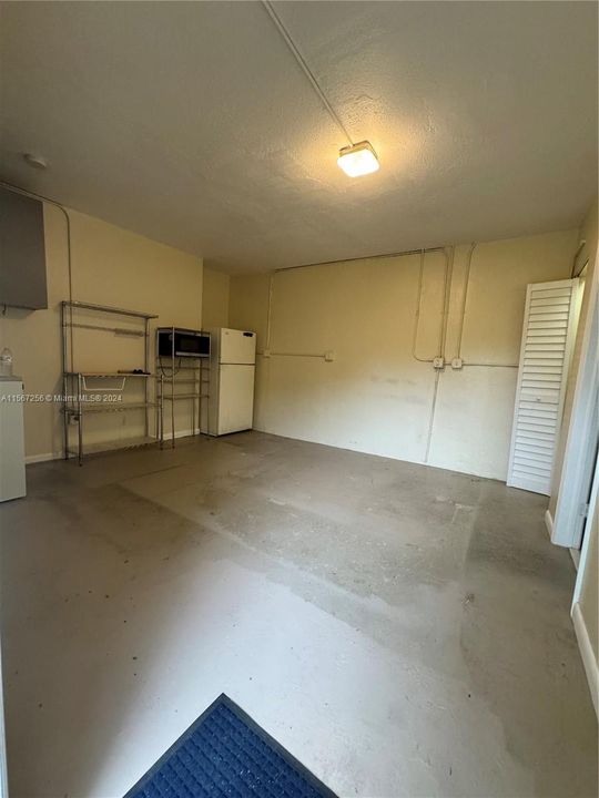 For Rent: $1,100 (0 beds, 1 baths, 1450 Square Feet)