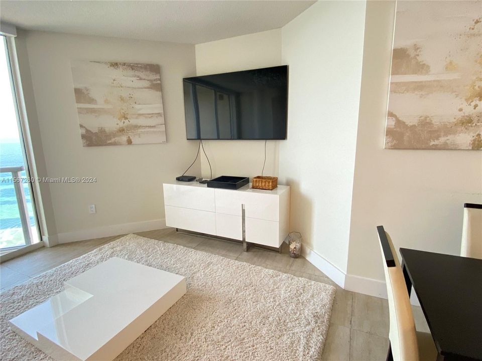 For Rent: $6,000 (2 beds, 2 baths, 1266 Square Feet)
