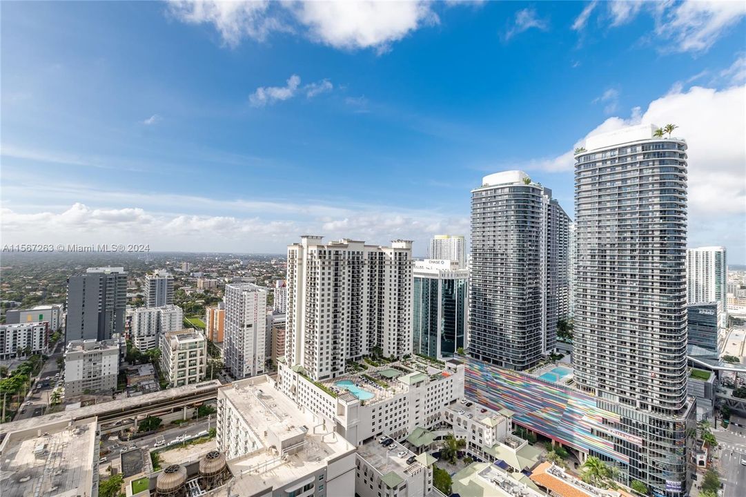 Active With Contract: $4,350 (1 beds, 1 baths, 737 Square Feet)