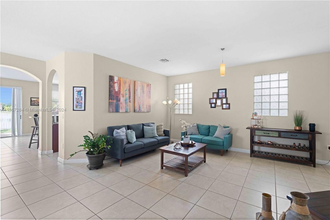 Active With Contract: $876,000 (4 beds, 2 baths, 2650 Square Feet)
