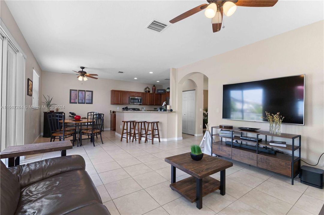 Active With Contract: $876,000 (4 beds, 2 baths, 2650 Square Feet)